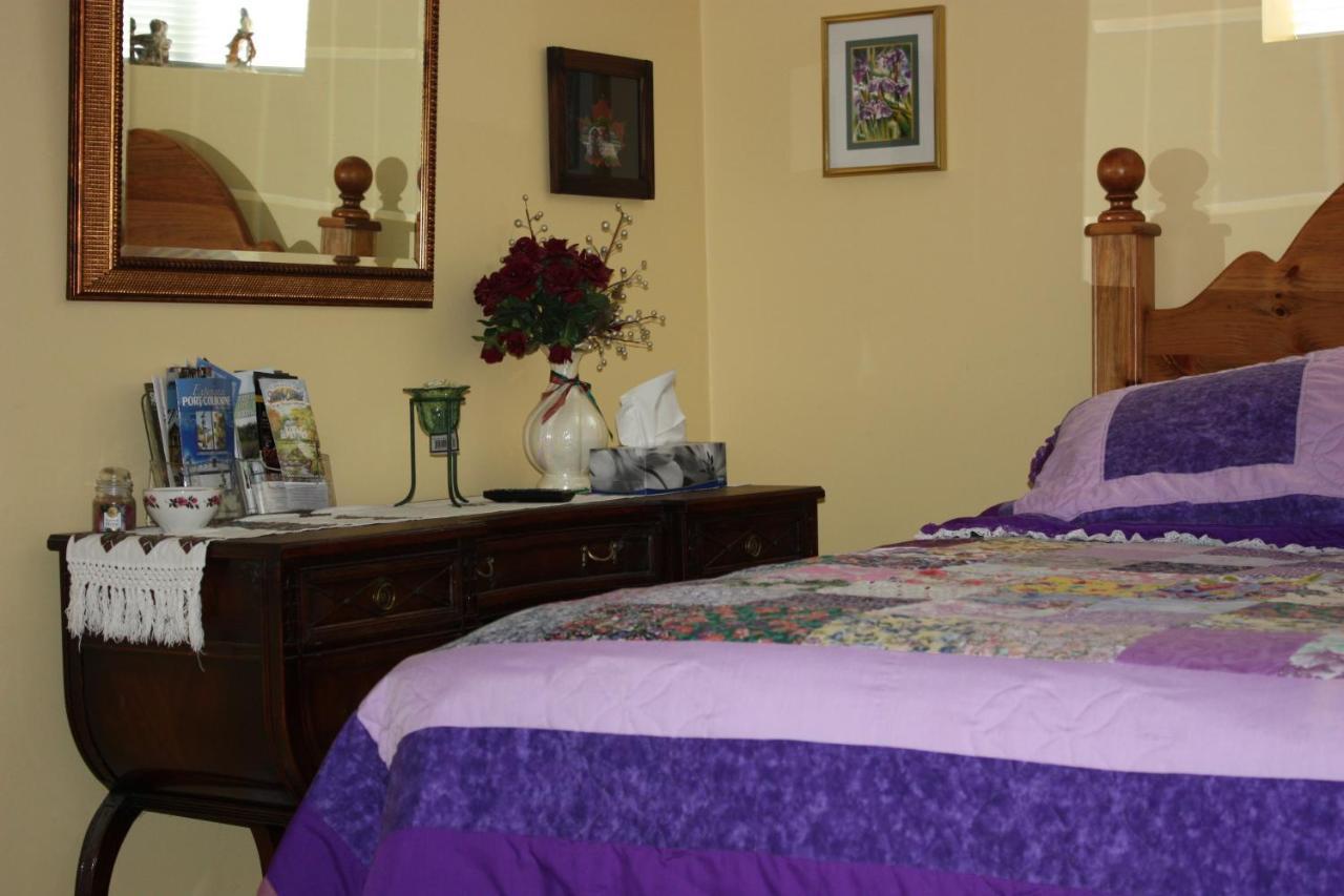 Bed and Breakfast Carrousel Bed & Breakfast Cayuga Номер фото