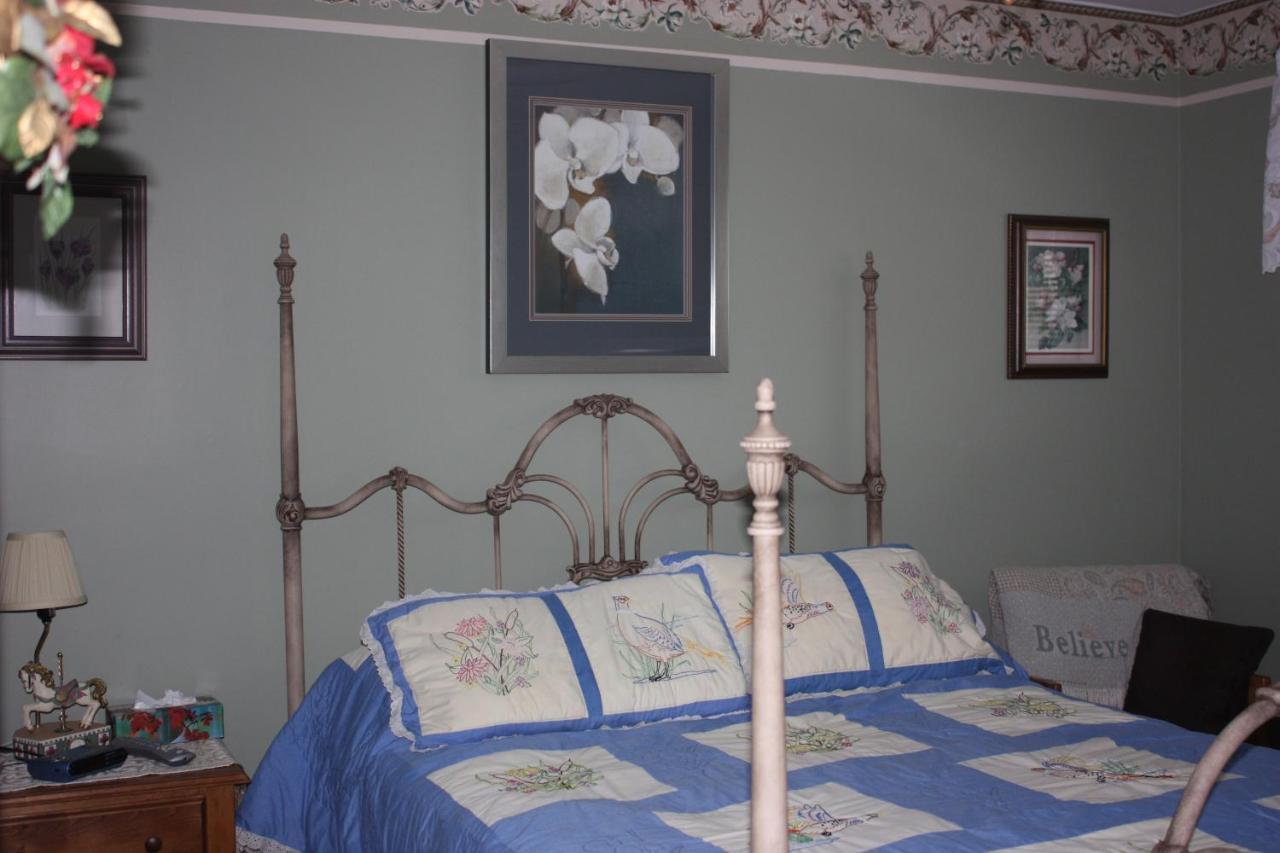 Bed and Breakfast Carrousel Bed & Breakfast Cayuga Номер фото