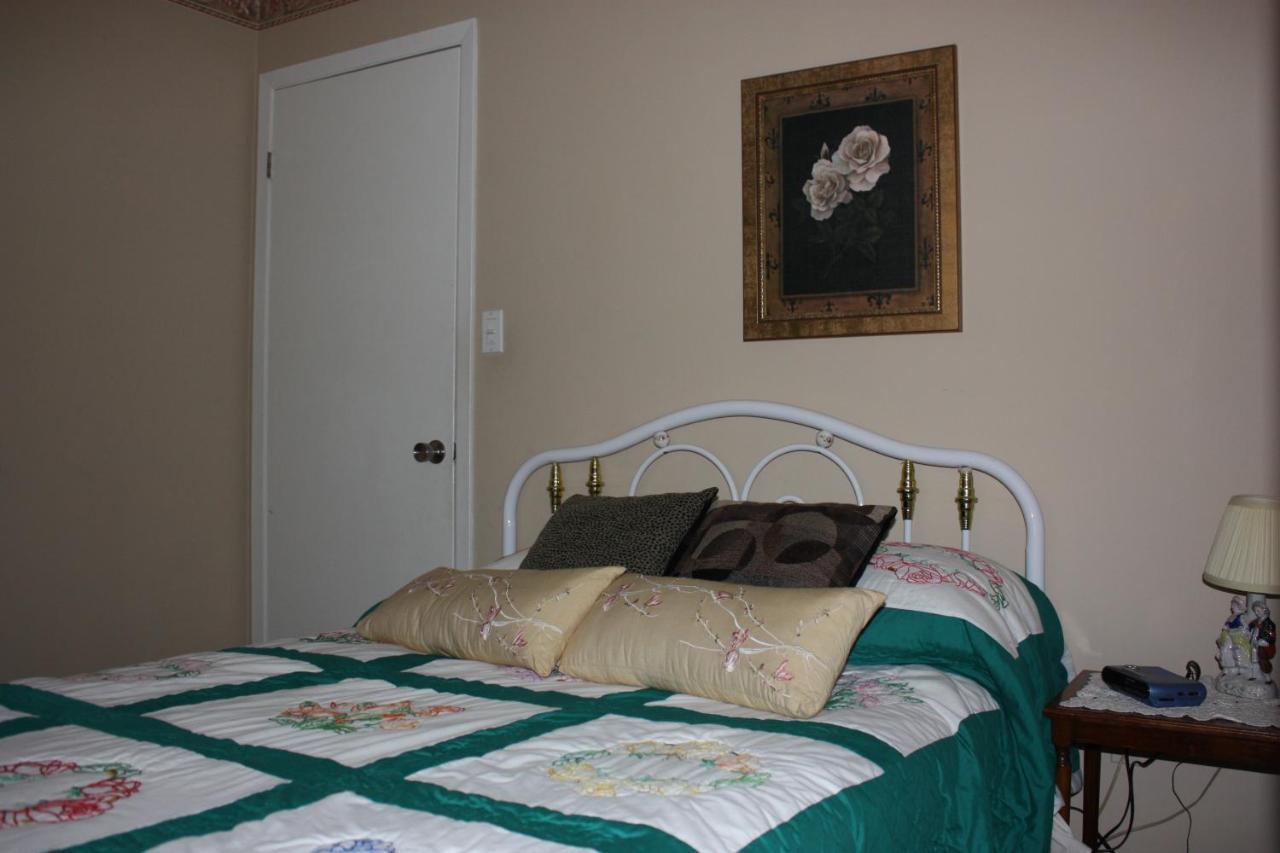 Bed and Breakfast Carrousel Bed & Breakfast Cayuga Номер фото