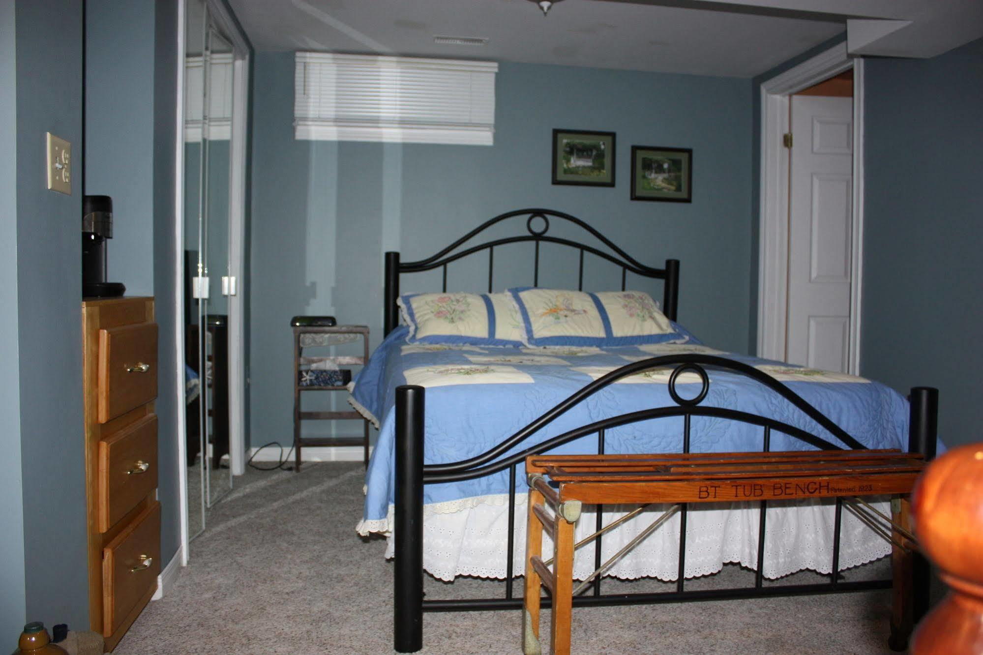 Carrousel Bed & Breakfast Cayuga Экстерьер фото